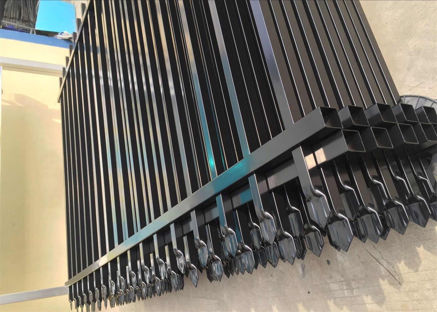 Wholesale Custom Designed Aluminium Garrison Fence Panels for Garden Fencing