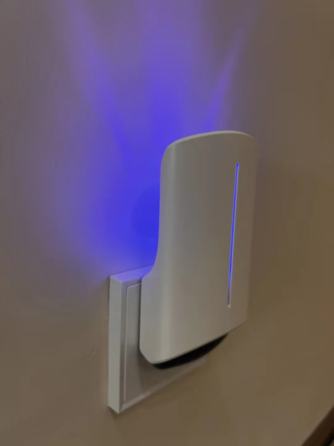 Eco-friendly and Durable ABS Material Insects Killer Sticky Glue Paper Mosquito Lamp with LED UV395x8pcs