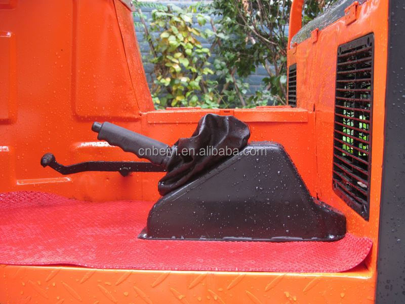 Closed Body Type Three Wheel Motorcycle Cargo Tricycle 250cc With 36A Battery