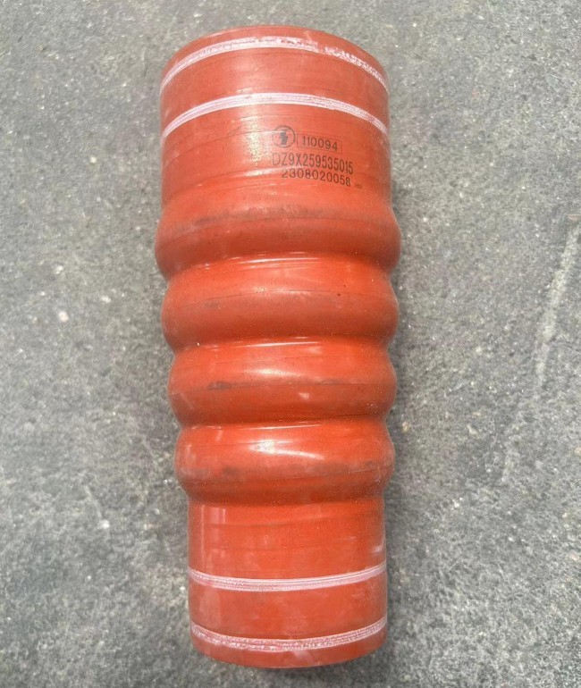 Reducing Hose DZ9X259535015 SHACMAN Truck Parts Shacman X6000 Φ60-Φ75-L200