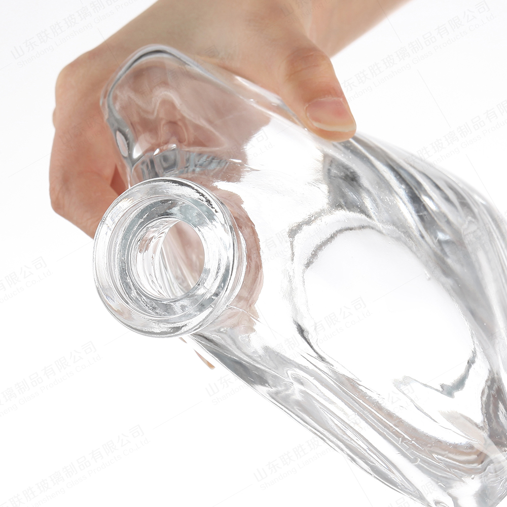 Bottle Material Healthy Lead-free Glass Clear 750ml Wine Glass Bottle for Whisky Vodka