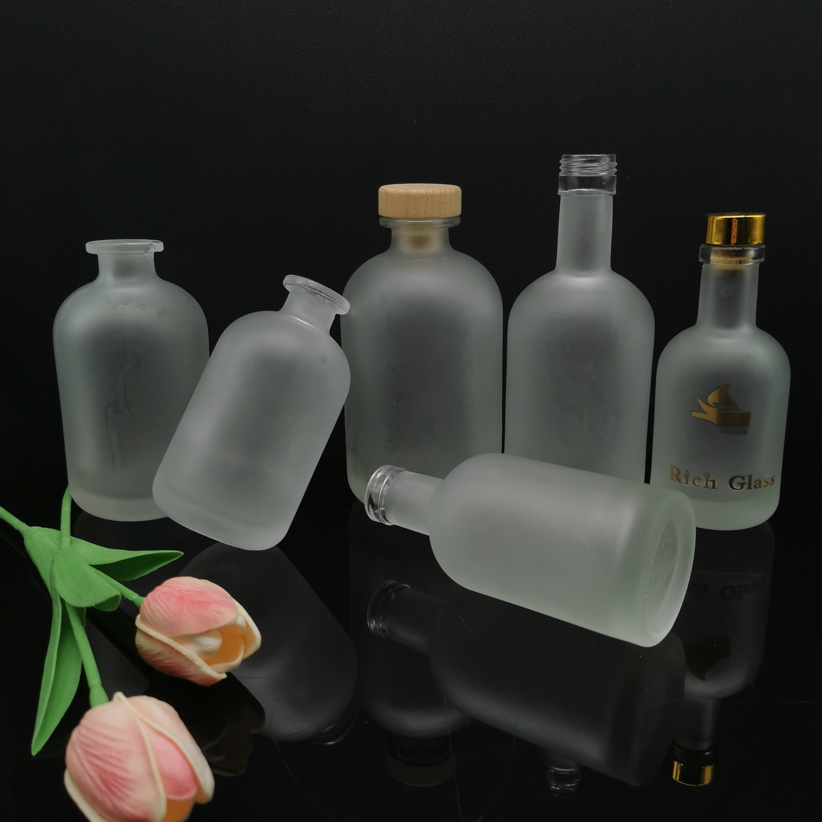 250ml 700ml Frosted Round Glass Bottle for Liquor Made of Super Flint Glass Material
