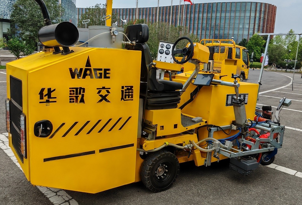 Auto Driving Mode Middle Size Passenger Thermoplastic Road Marking Truck 4KM/h Marking Speed for Marking