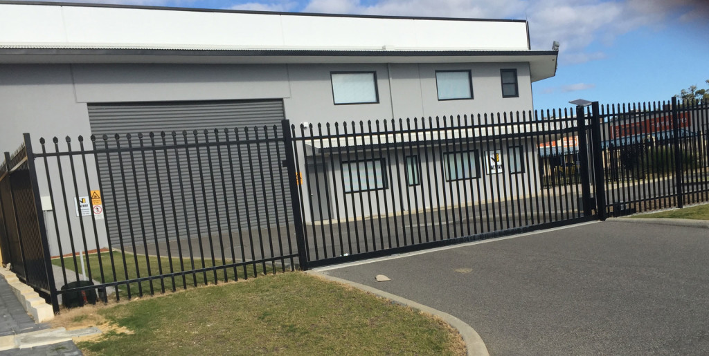 steel tubular Security Garrison Fencing 2.4M height x 2.4M width Rails 40mm upright 25mm spacing powder coated