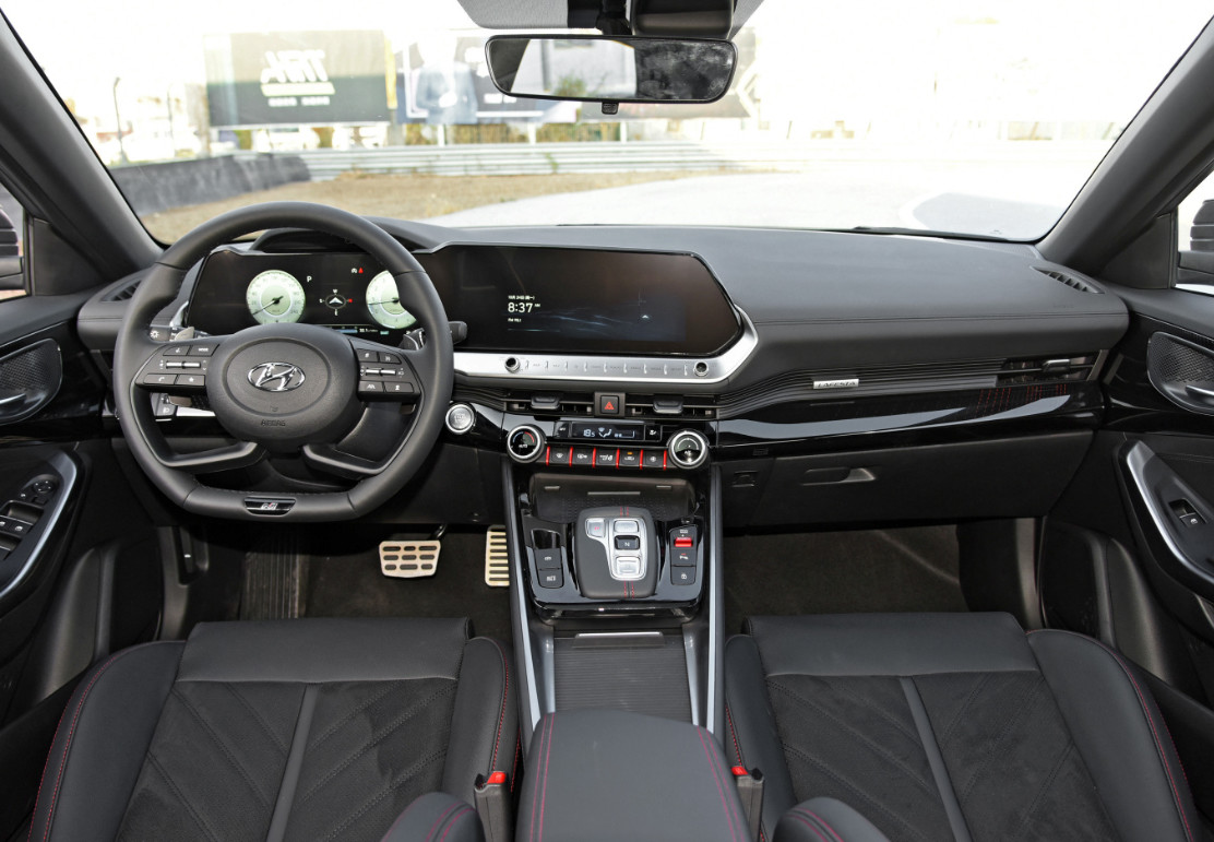 New or Used Car Supplier Hyundai Fiesta/Lafesta Pure Electric 2020 GLX/GLS/DLX Compact Sedan 4 Door 5 Seats 3 Box Car