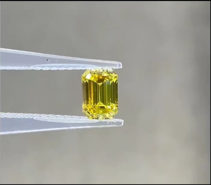 HPHT 1ct Lab Created Yellow Diamonds Emerald Cut VVS Clarity IGI Certified
