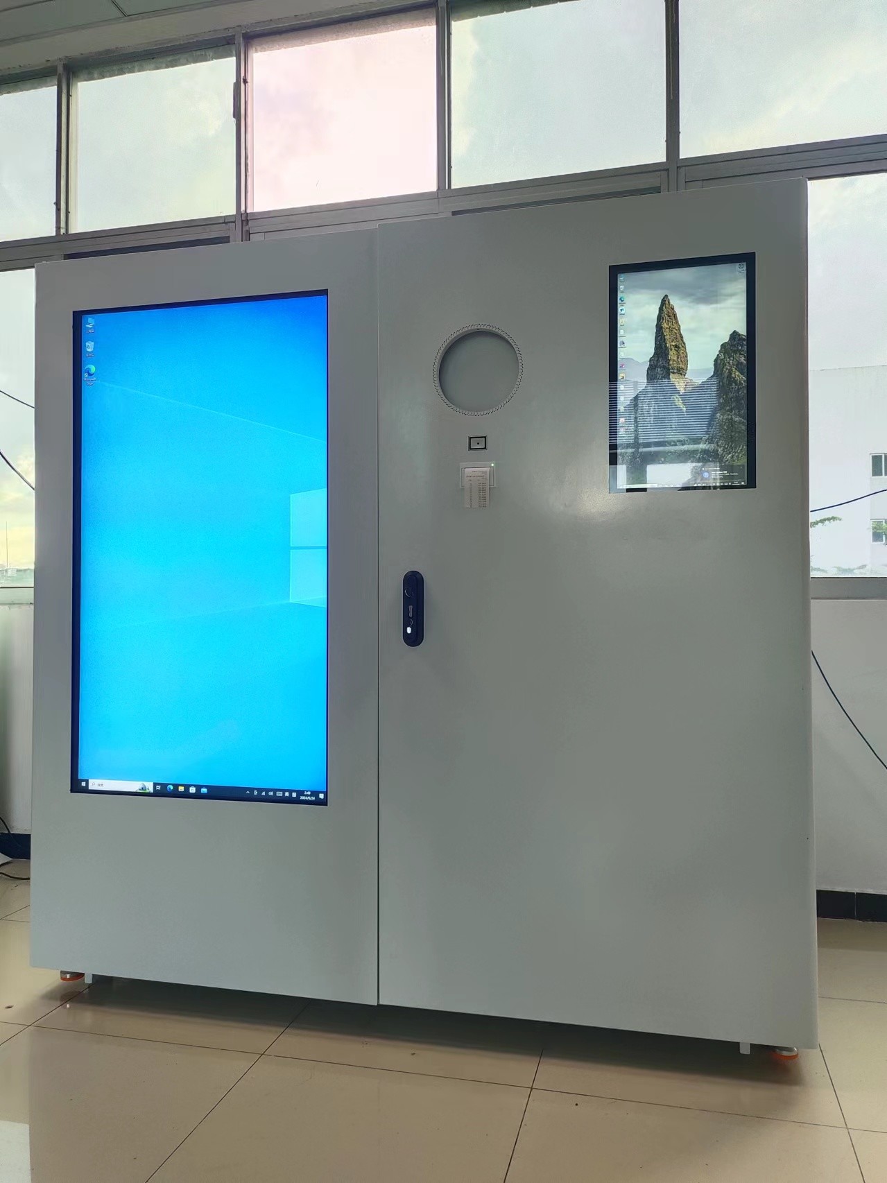  Retail chain 55inch ads screen AI powered PET bottle &amp; metal cans Recycling RVM systems,multi-language software Manufactures