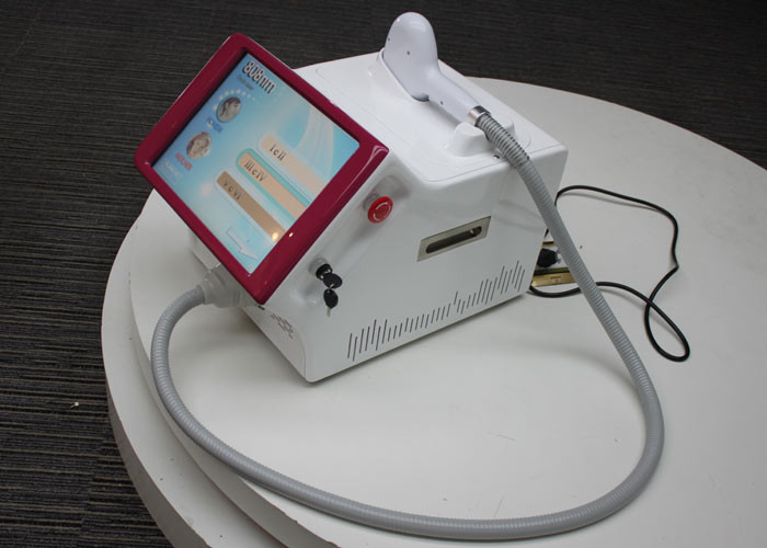 Bright white small size long operating time humanized handle piece,Portable Diode Laser Hair Removal Machine