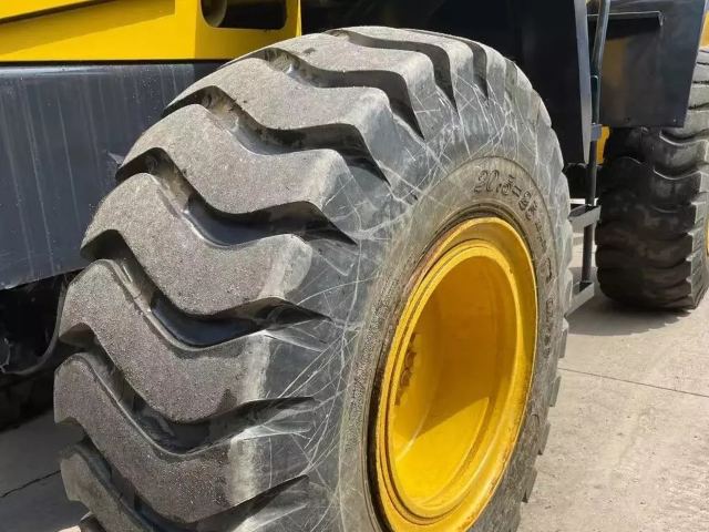 Komatsu WA320 Loader Tyre