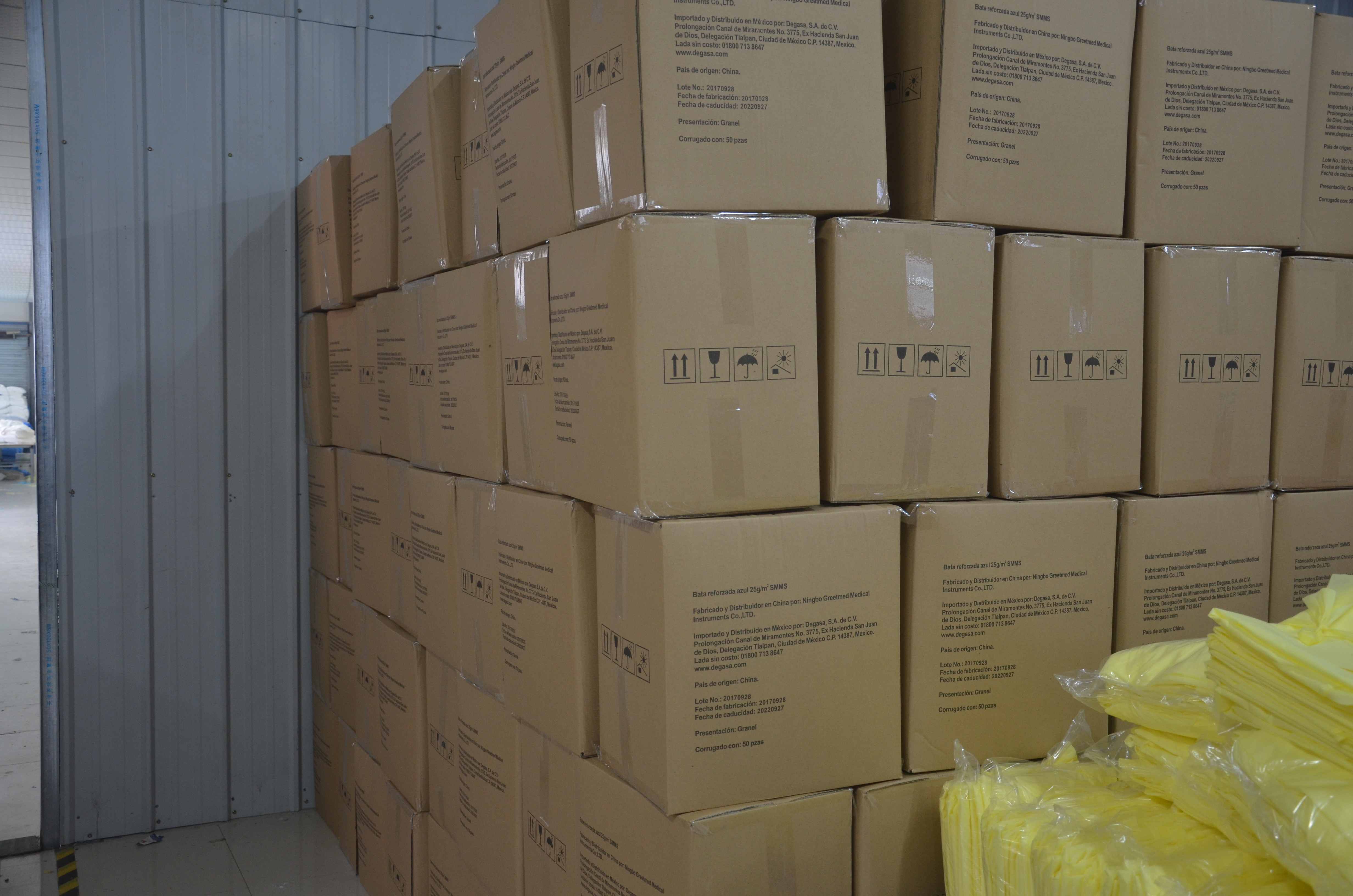 Medical Surgical 60gsm Yellow Fluid Resistant Isolation Gowns