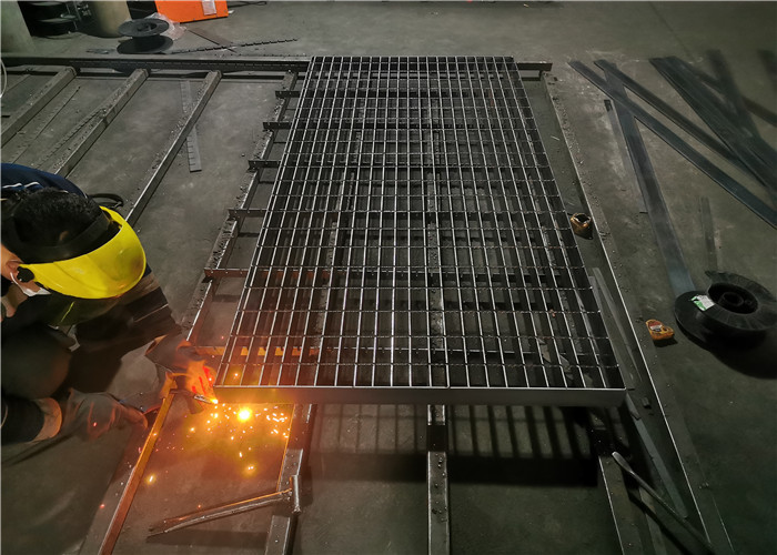 Q235 Hot Dip Galvanized Steel Grating Plate Pressure Locked For Warehouse