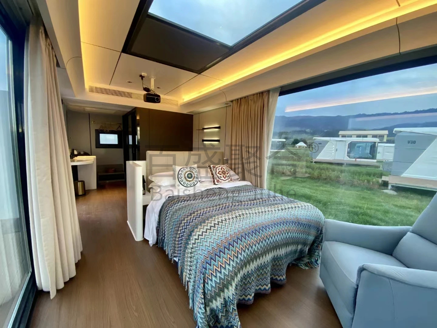 Villa Landscape Decoration Prefab House with Modular Container Home and Space Bed