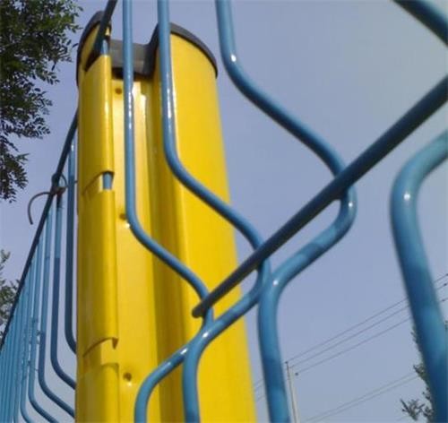 Triangle Heavy Gauge Wire Fence , Welded Wire Fence Panels Low Carbon Steel