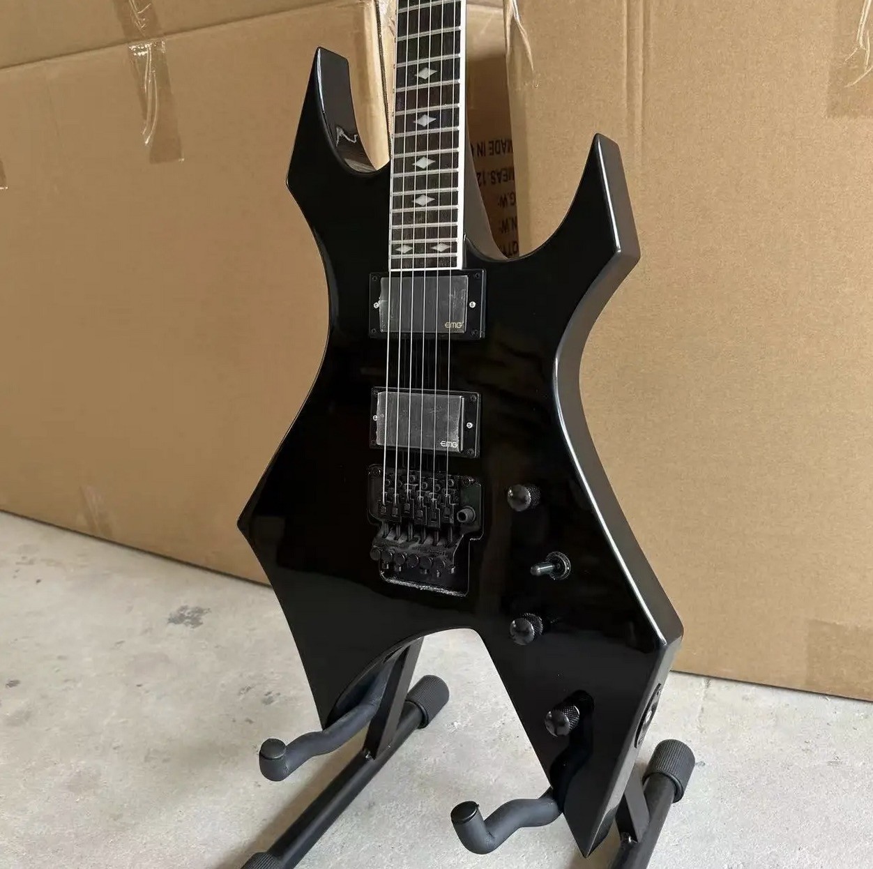 Custom .C.Rich "Warlock" Electric Guitar with Floyd Rose Vibrato Bridge Lock String Nut Active Pickup