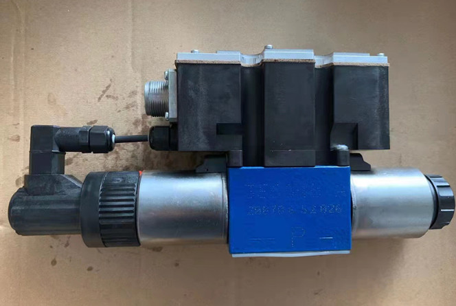 Rexroth R900928553 Hydraulic Proportional Valve R900927230 4WREE10E75-23/G24K31/A1V