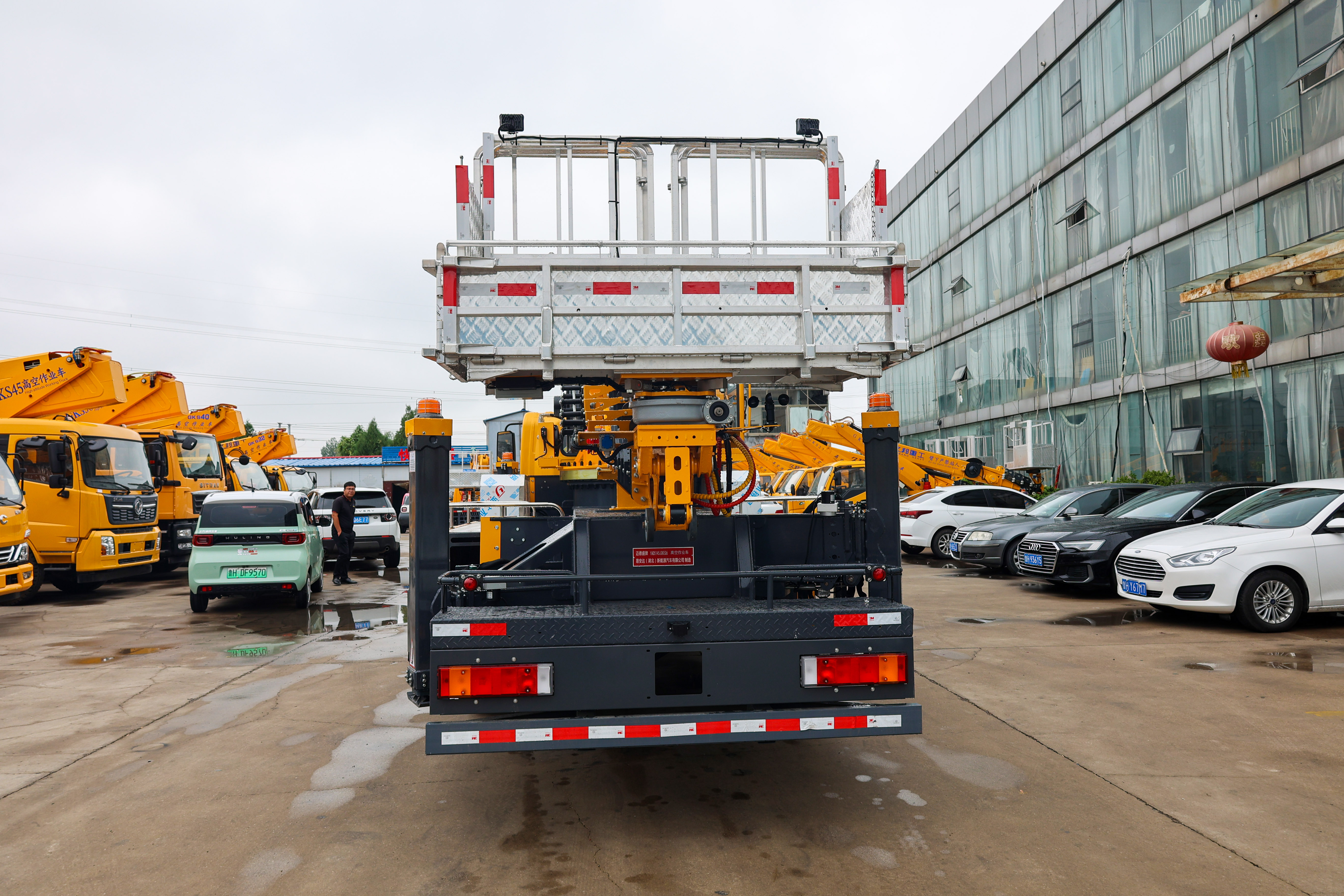 Hydraulic Bucket Lift Truck 40m Diesel aerial platform work vehicles for sale
