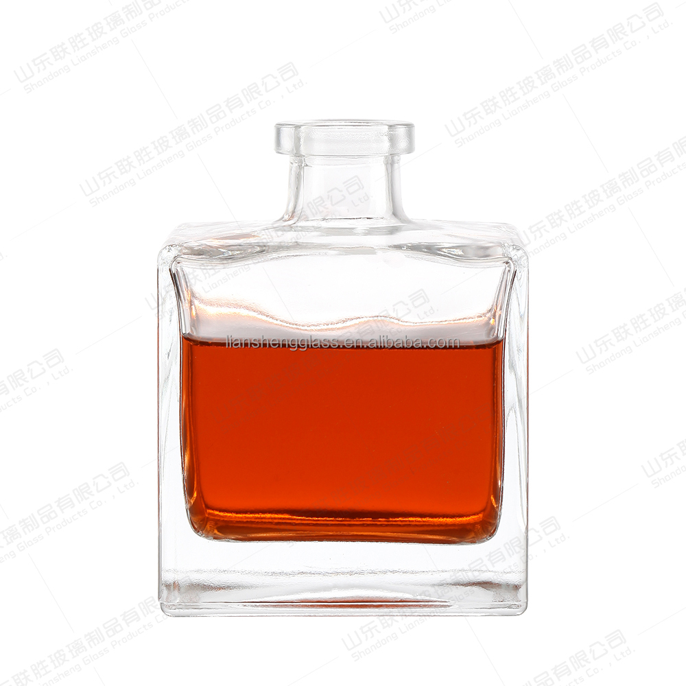 Base Material Glass Bottle for Homemade Alcohol and Beverages in Dice Square Shape