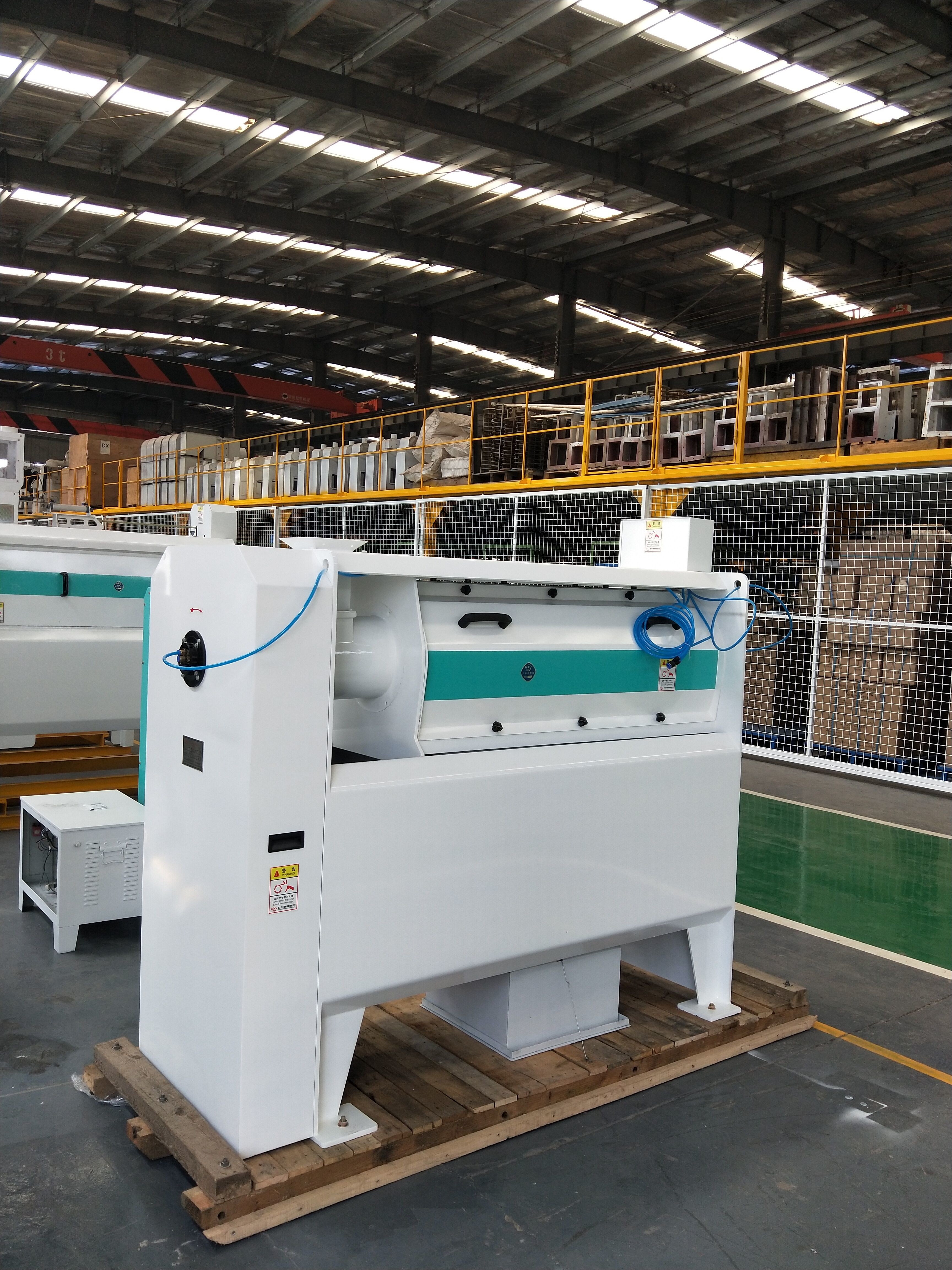 380V 3TPH Single Roller Vertical Rice Polisher 37KW