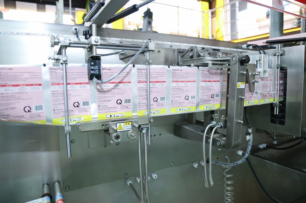 Horizontal Pesticide Powder Filling Equipment Automatic PLC Controlled