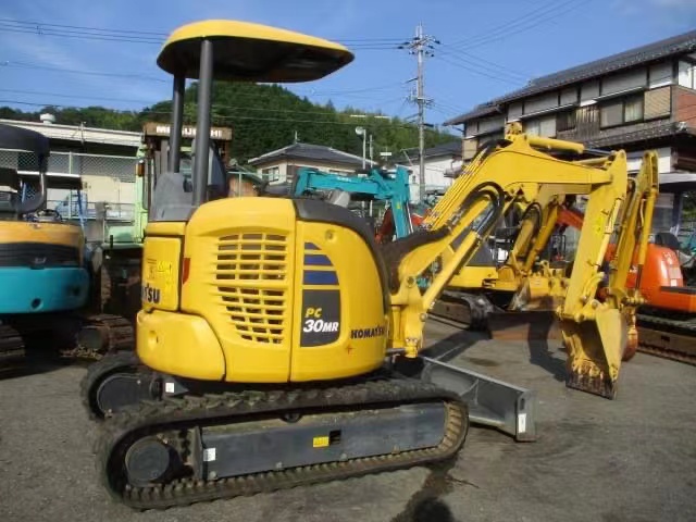 Discounted for Good Condition Komatsu PC 30 Second-Hand Excavator Operating Weight 3197