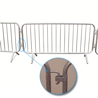 Three pieces of crowd control barrier with two units interlock system.