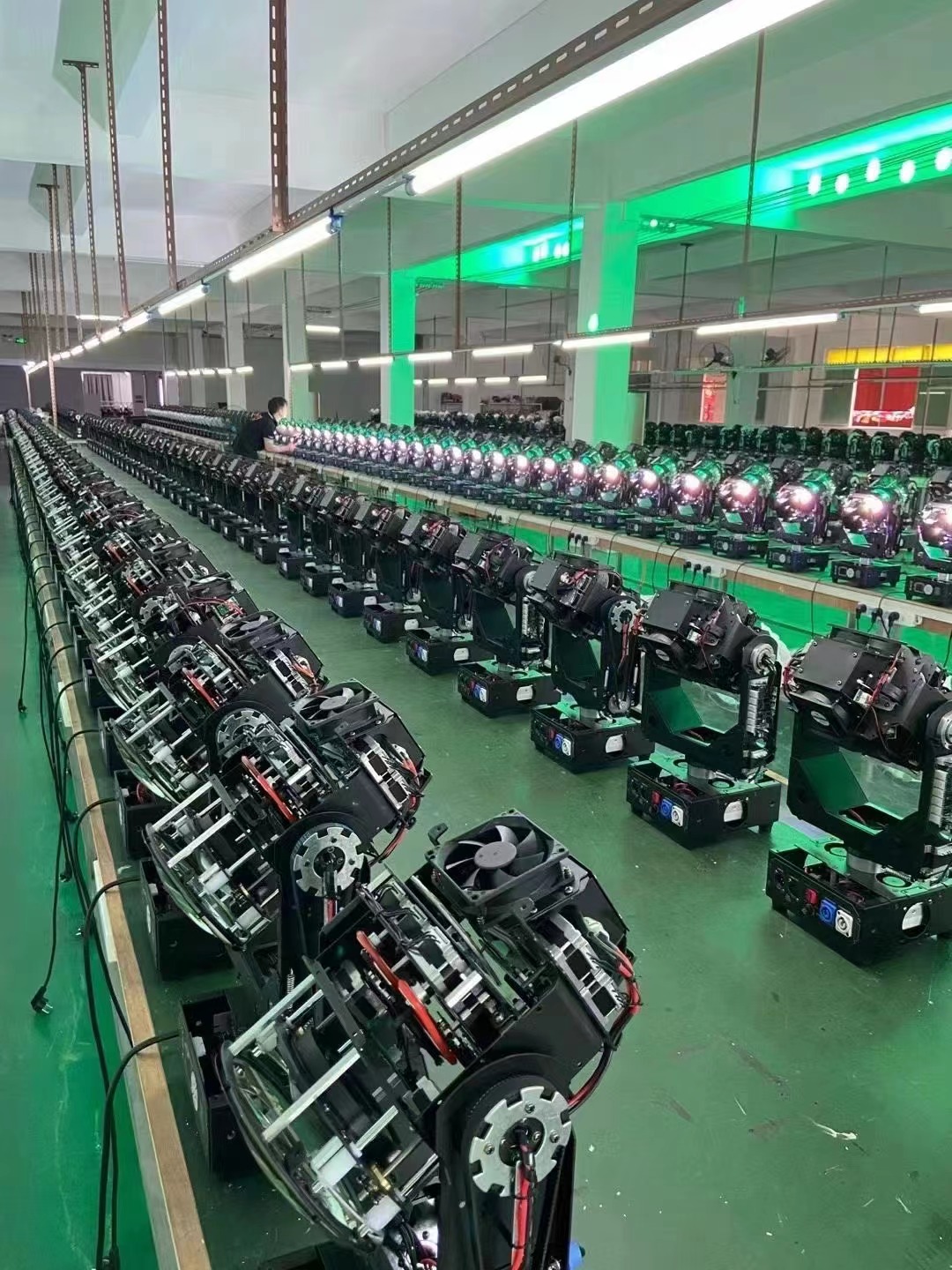 RGBW IP65 DMX512 LED Wall Washer Light Spot Moving Head 200W 295W