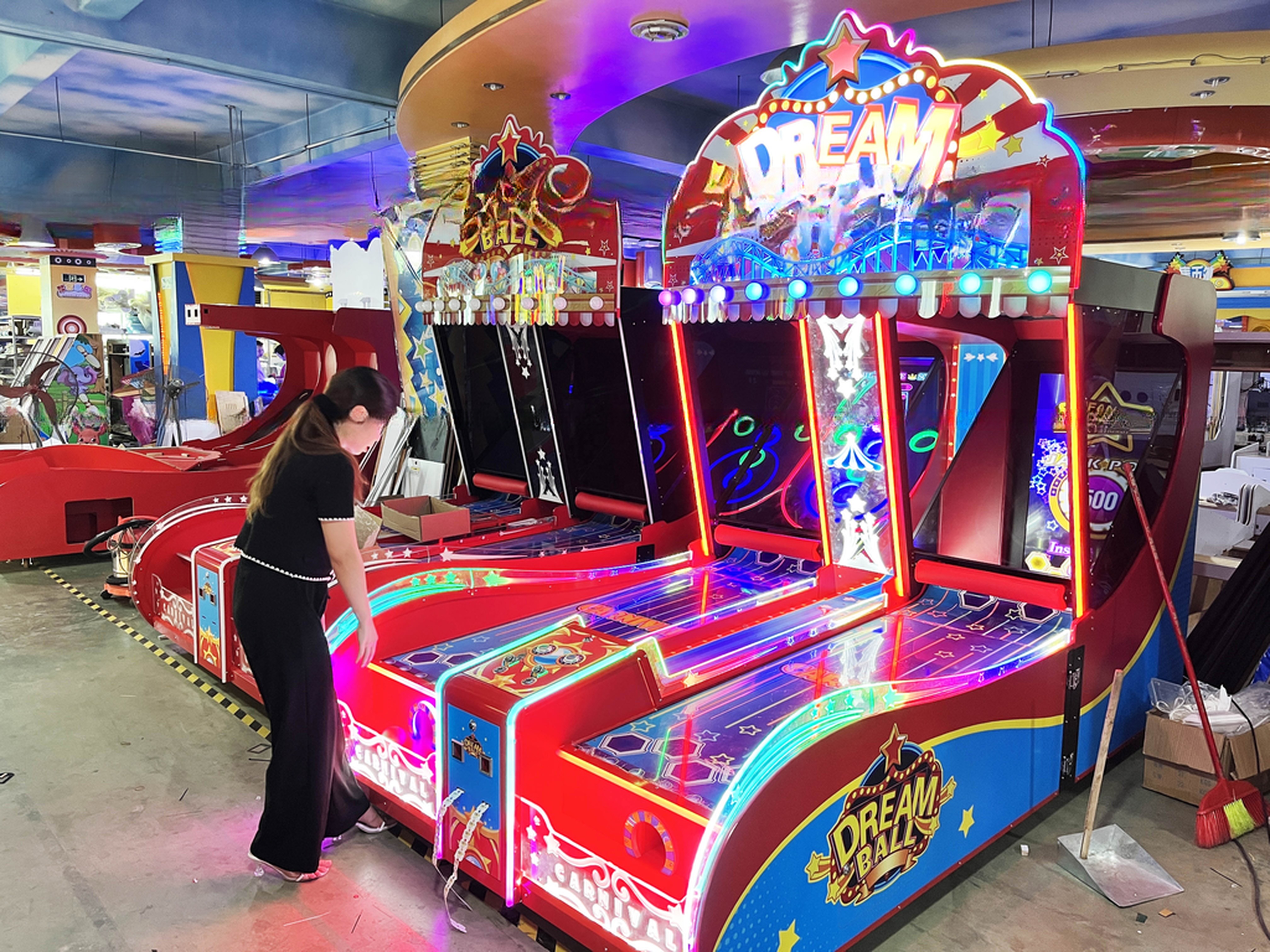 Dreamland original dream crazy rolling ball arcade machine coin operated double players ticket games machine for sale