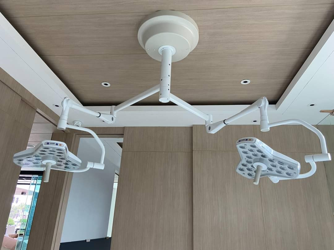 Aluminum Alloy Ceiling Mounted LED Surgical Exam Lamp Energy Saving And Environment-Friendly