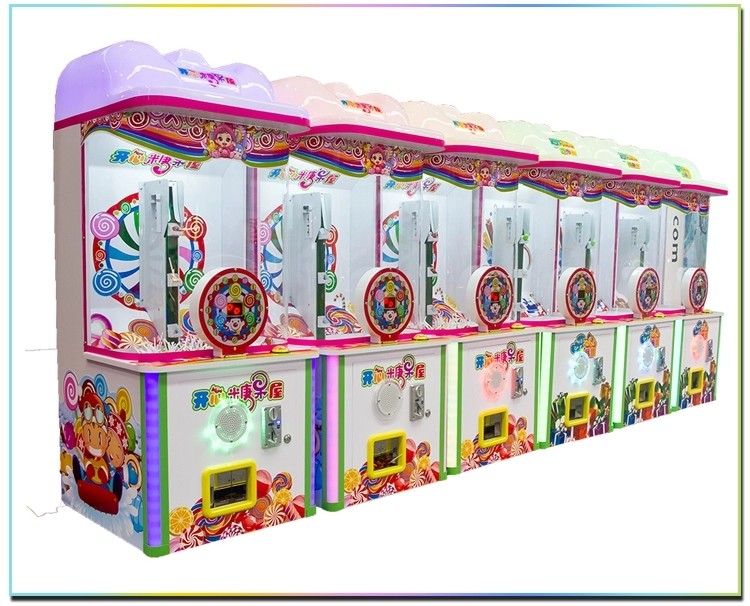 Attractive Gift Vending Machine With Metal + Plastic Material Easy To Manipulate