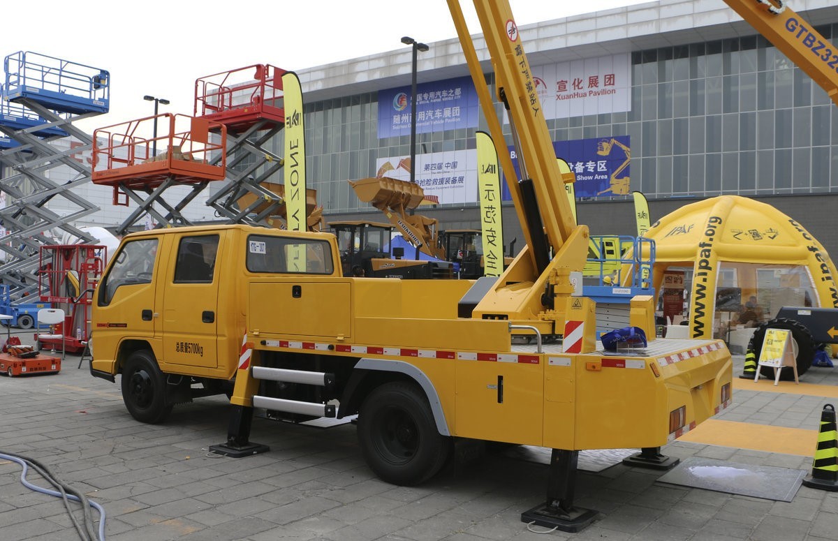 28 meters Telescopic Boom Aerial Work Vehicle with Hydraulic Lifter Boom Truck