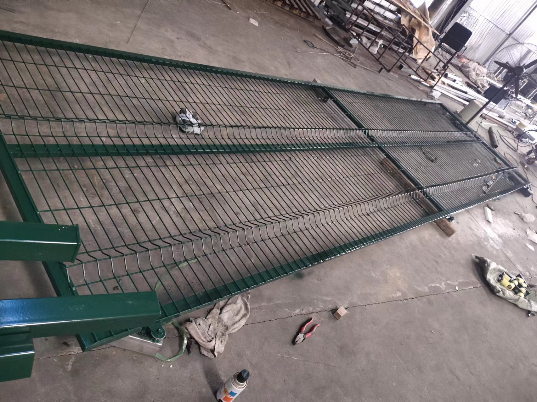 mesh fence gate