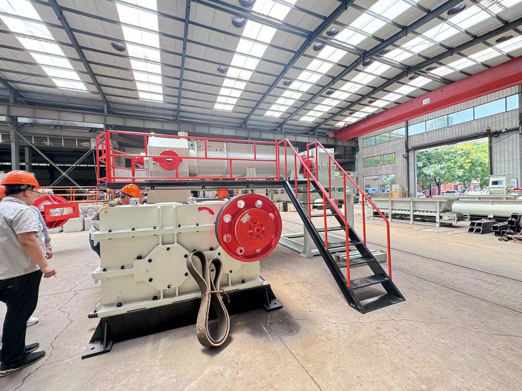 Extruding Mud Columns For Brick Production In Auto Brick Factory Capacity 35000-45000 Bricks/hr