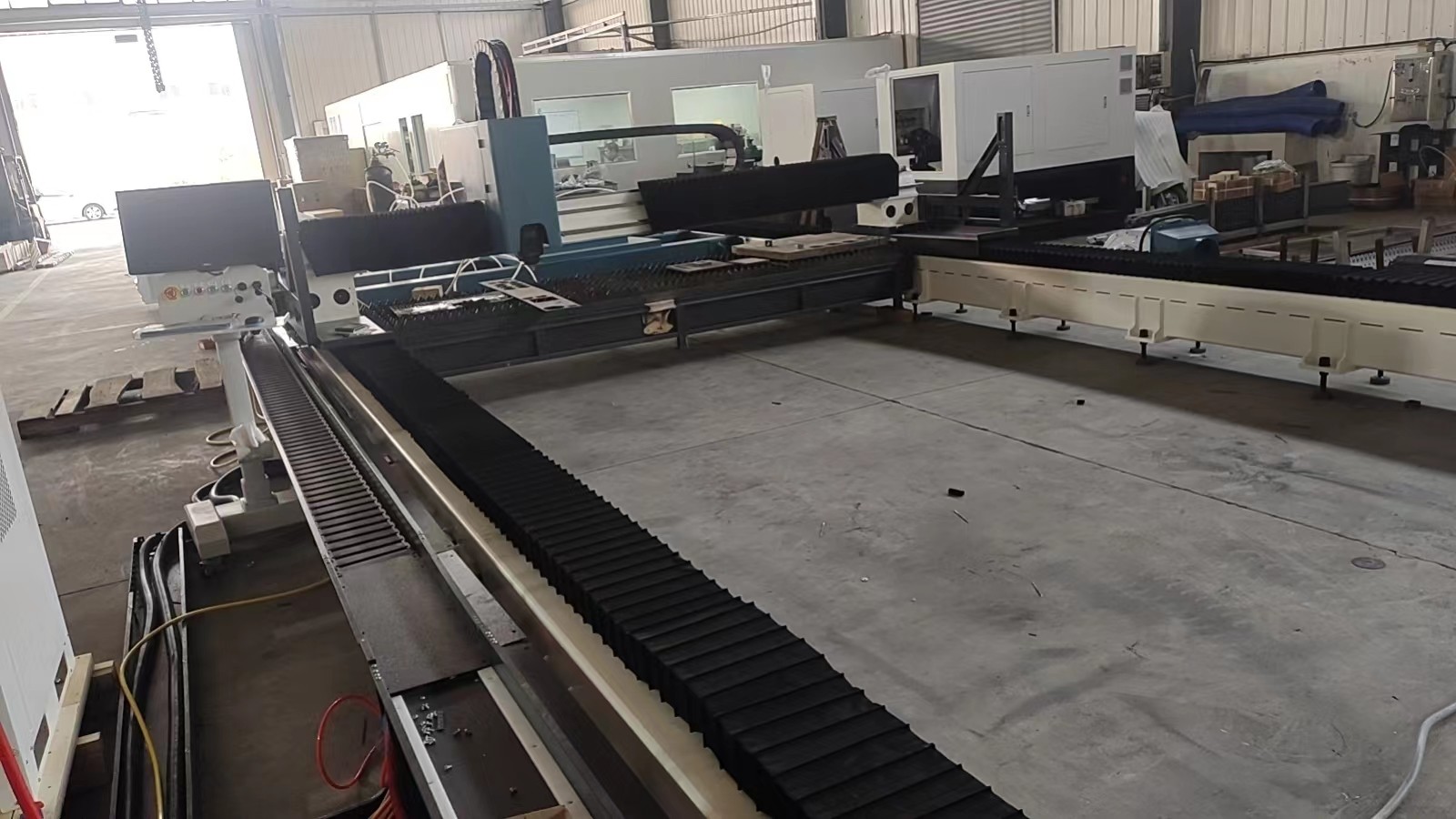 High Precision Automated System Gantry Laser Cutting Machine With Water Cooling ±0.03mm Positioning Accuracy