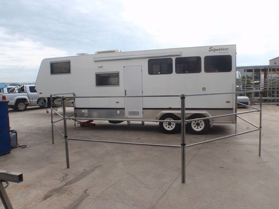 Mobile Rot Proof 1.35m Tall Livestock Handling Equipment For horse float