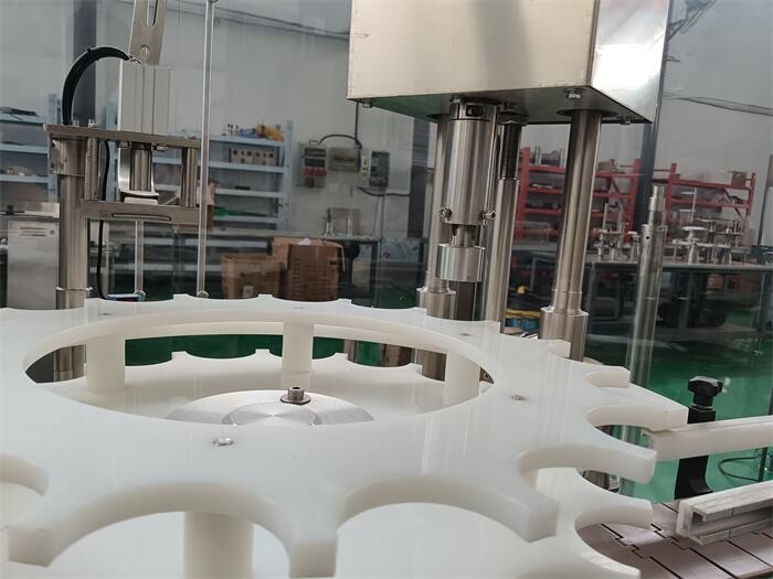 PLC Controlled 304/316 Stainless Steel Filling Machine 50-200 BPM 0.5% Filling Error