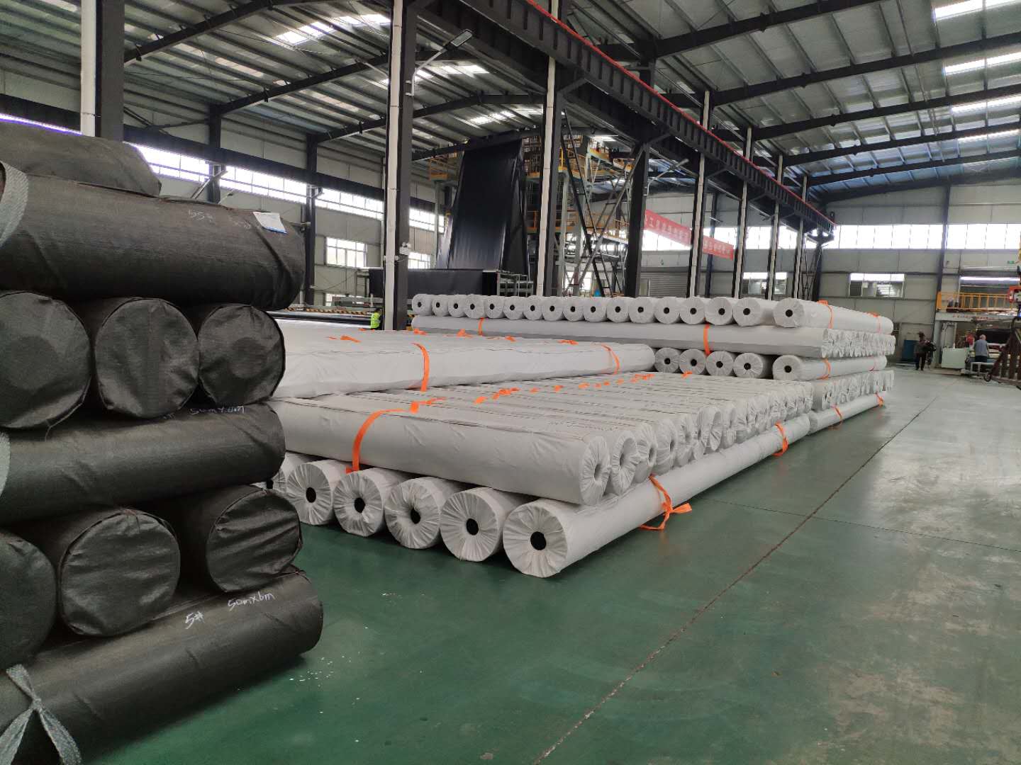 White Waterproofing Geomembrane 0.5mm 1mm Fish Farming Pond Liner HDPE Geomembranas