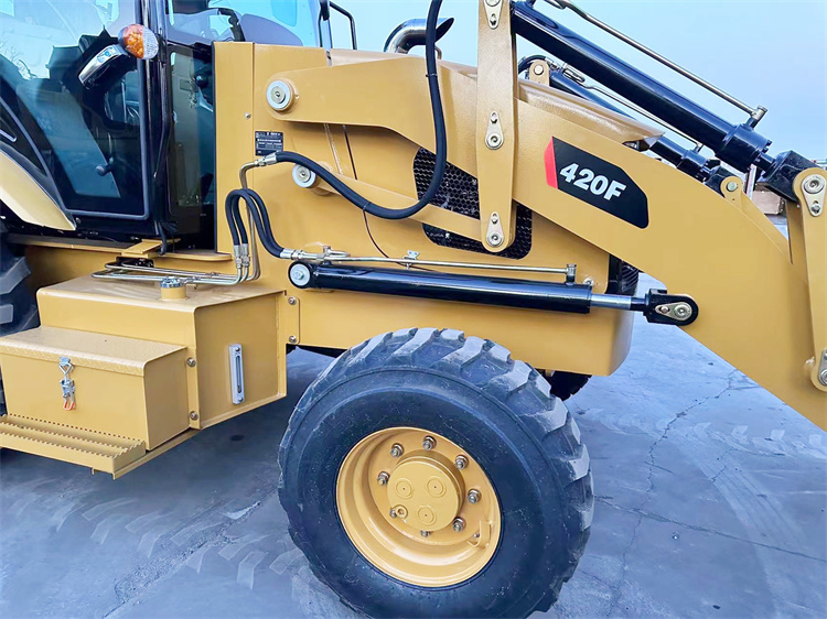 Get Your Hands on a 75 KW Caterpillar Retroexcavadora CAT 420F for Construction Works