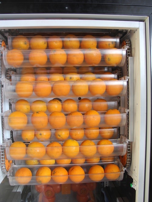 Durable Orange Juice Vending Machine For Supermarket , Fruit Juice Vending Machine