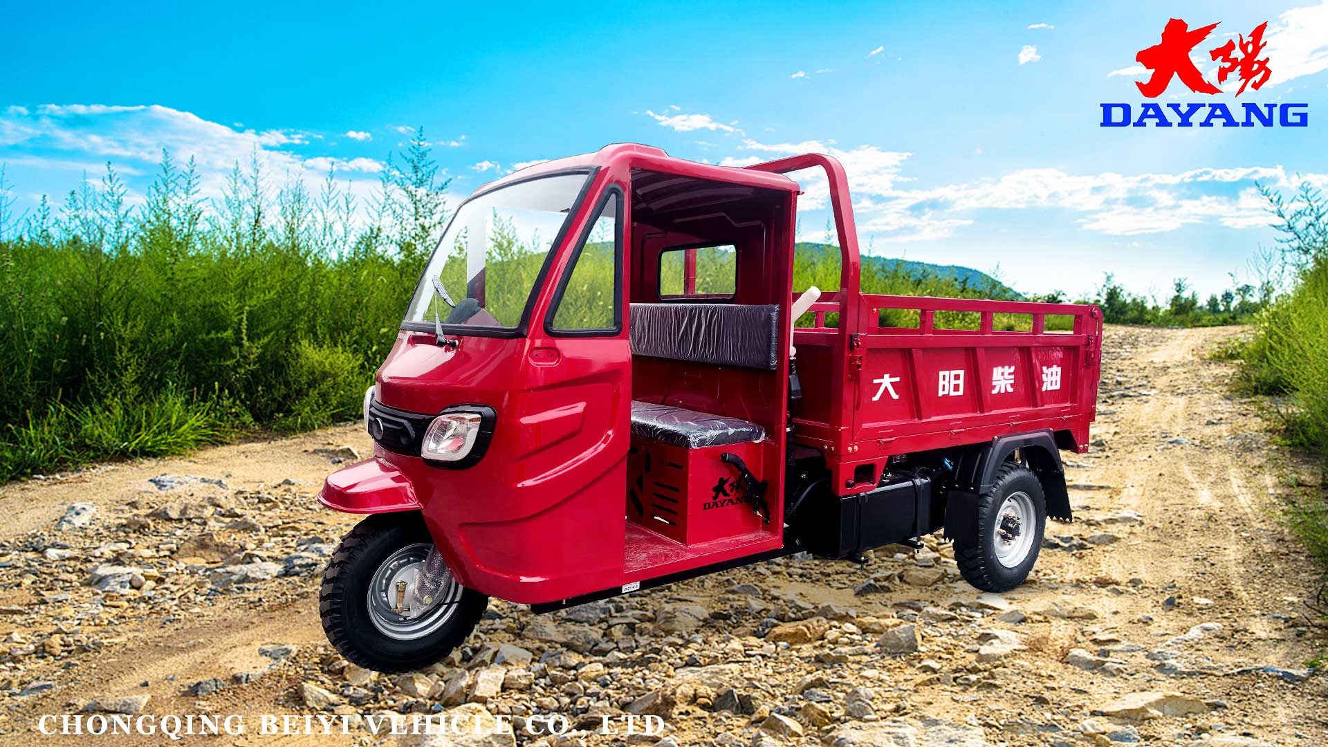 Water-Cooled Engine Semi Cab Tricycle with Double Lights and Strong Loading Capacity