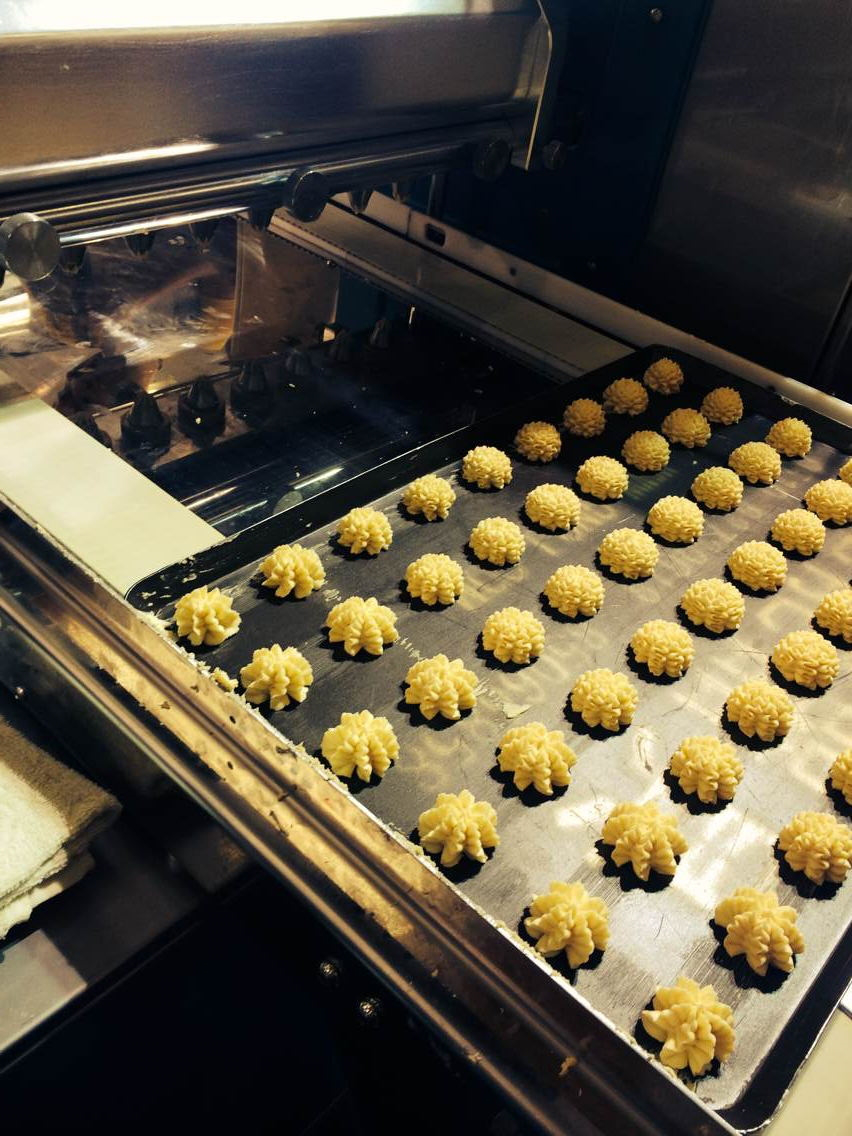 Wire Cut Cookie Making Machine 200kgs Per Hour Commercial Cookie Depositor