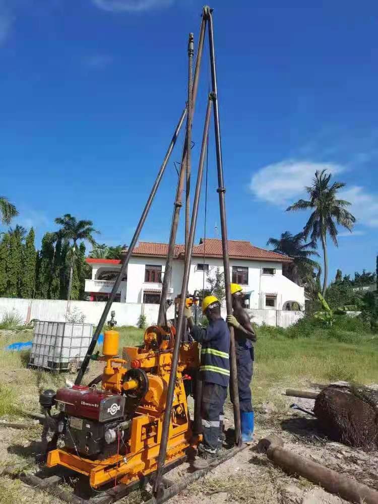 Mobile Diamond Core Portable Well Drilling Equipment With Independent Mud Pump