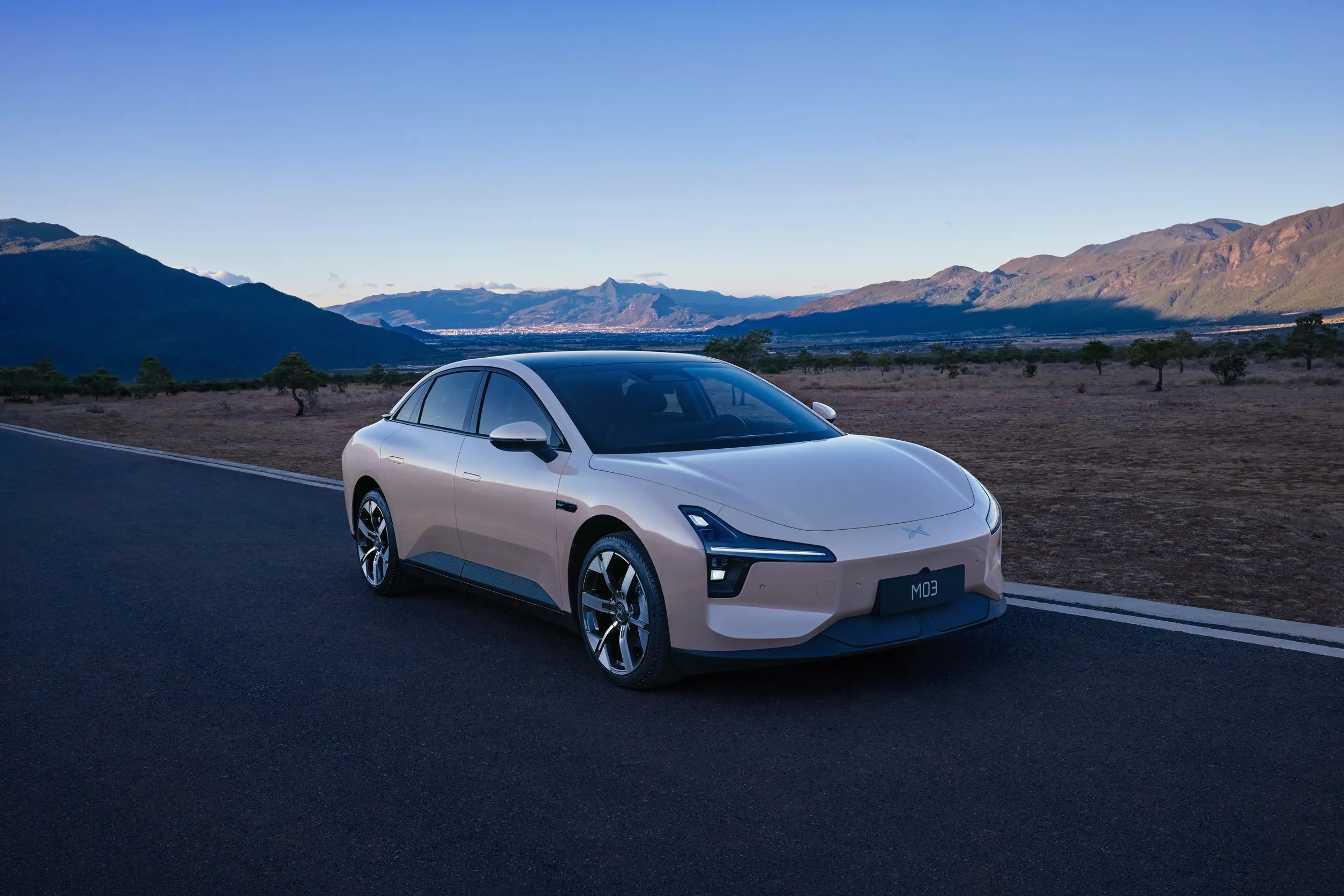 Xiaopeng Electric Car Intelligent Driving Assistance for Safe and Smooth Travel