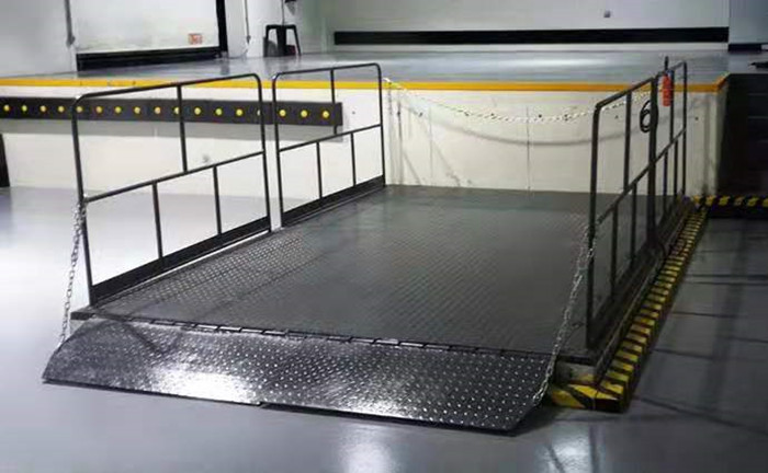 Truck Unloading Ramp Hydraulic Dock Lift Available In Variety Size And Lifting Capacities.