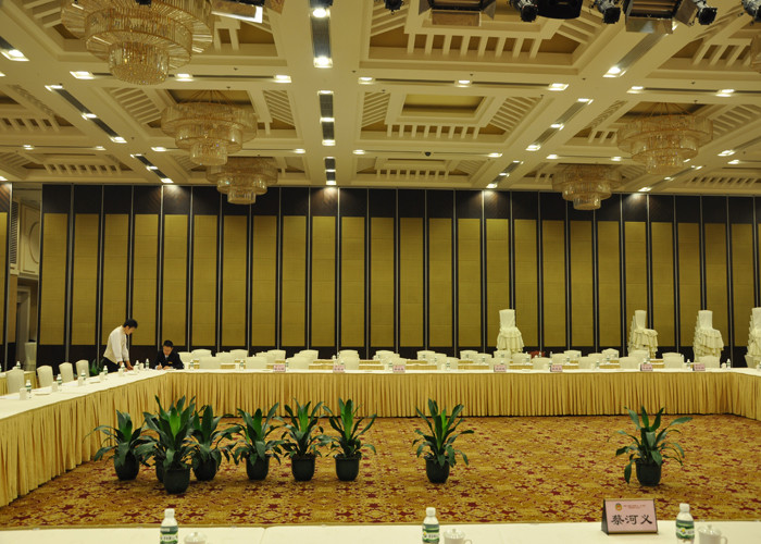 Top Hung Sound Proof Partitions Folding Wooden Dividers Acoustic Movable Partition For Conference Center