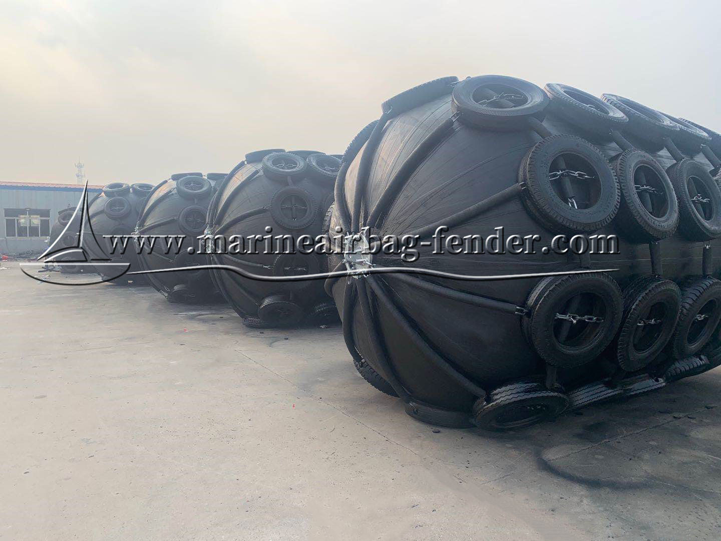 Dock Pneumatic Rubber Fender High Tensile Strength Dia 0.3m-4.5m 10 Years Design Life