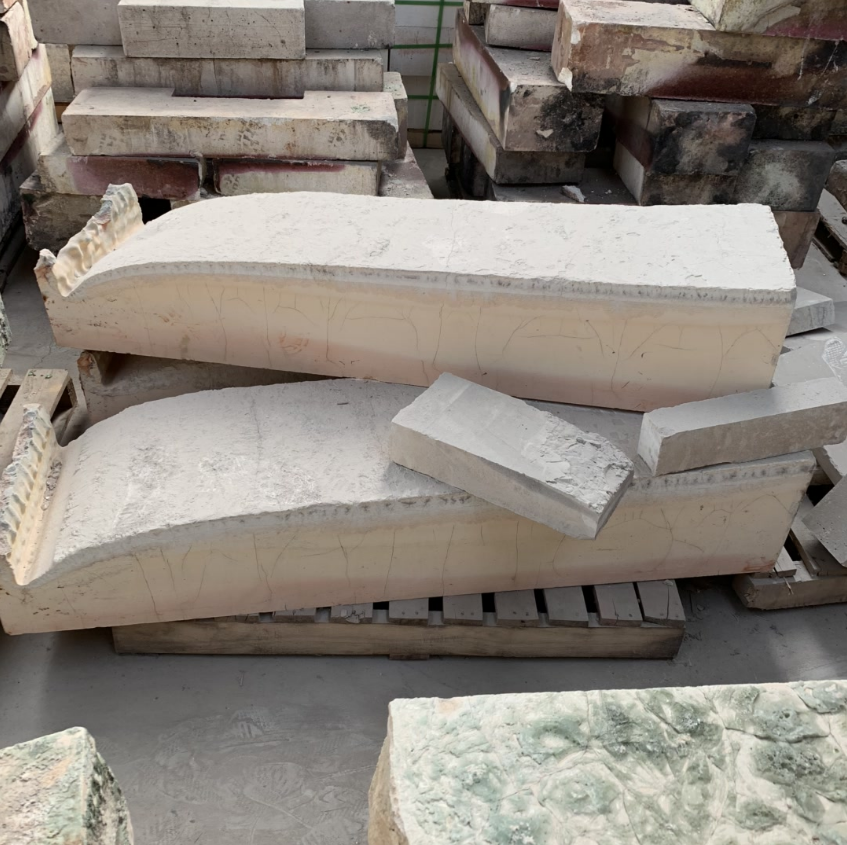 CaO Content % High Erosion Resistance Recycled AZS Refractory Block for Glass Furnace Tank