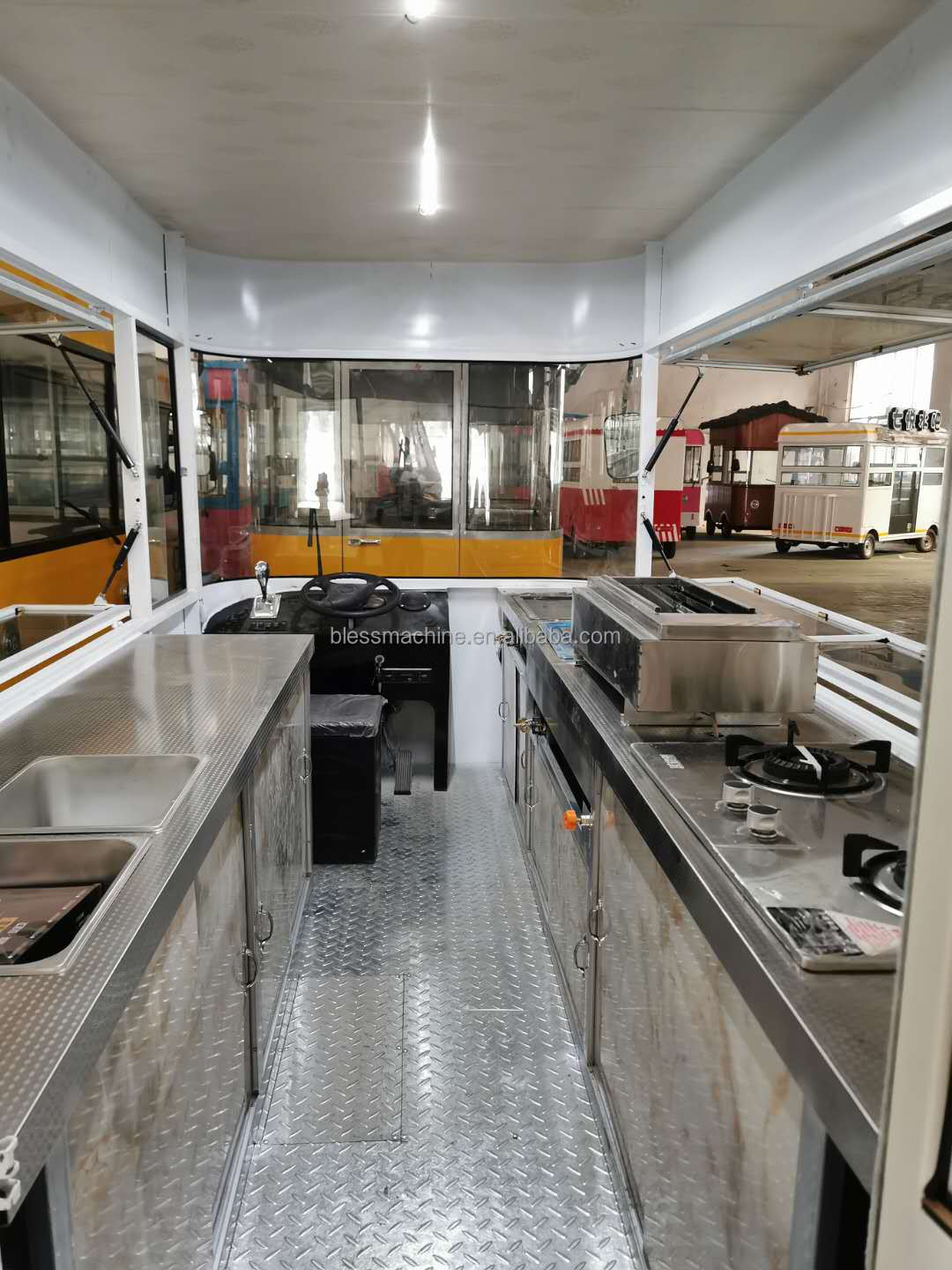 1000 KG 220V/50HZ Silver Food Cart With Bathroom And Fridge