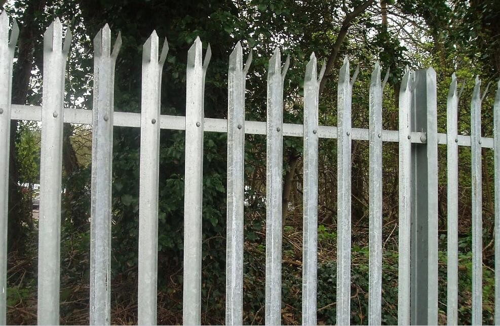 Single Pointed 2.4m Galvanised Steel Palisade Fencing For Security