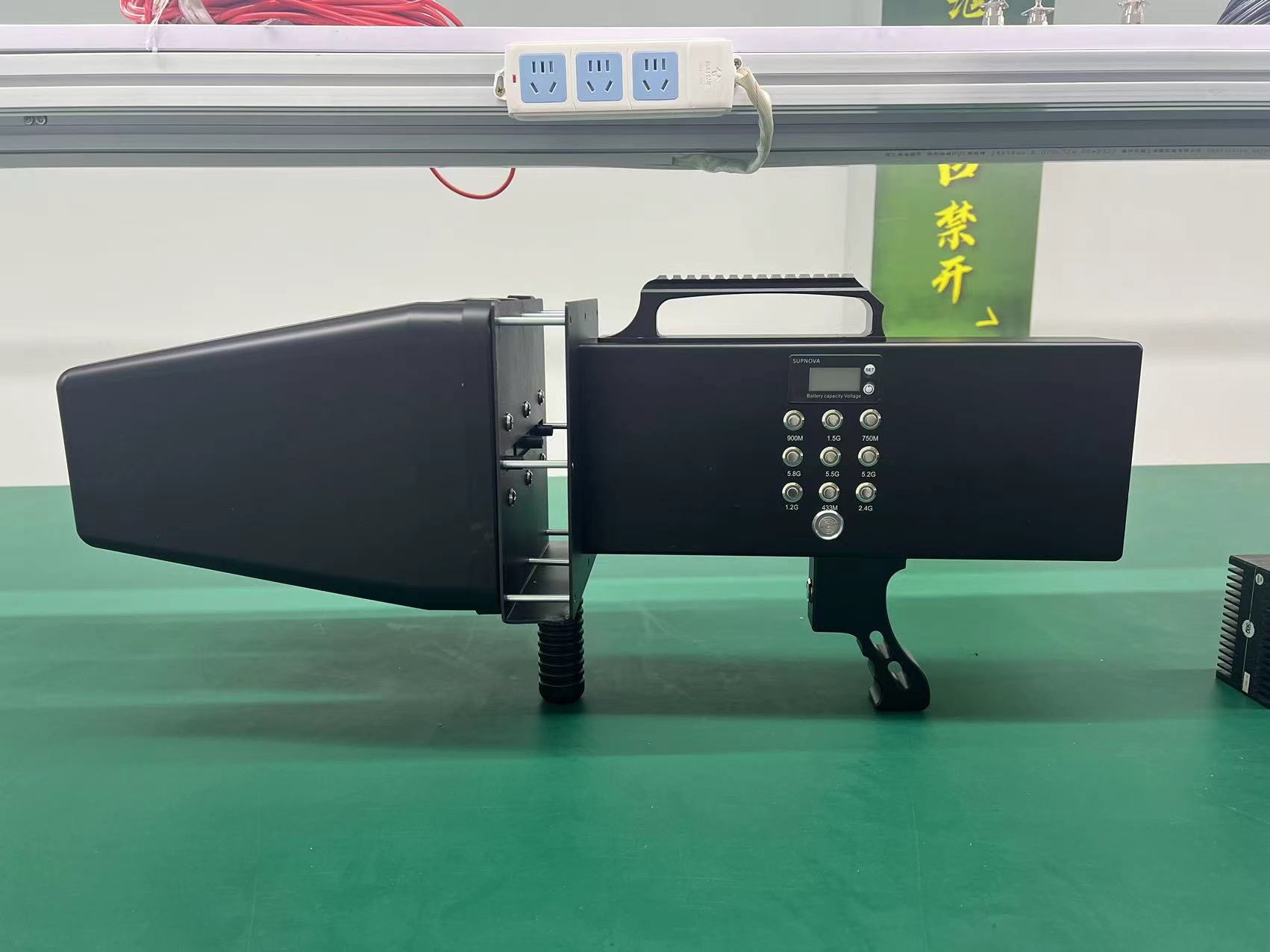 2024 New Handheld Drone Jammer Signal Interference Device with 4 Channels