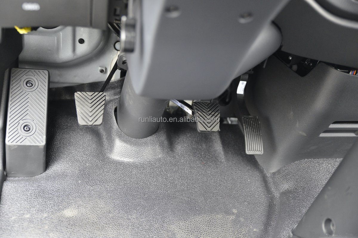 JAC X5 Small Cargo Lorry Truck 3Tons 120HP Gasoline Engine Left Steering